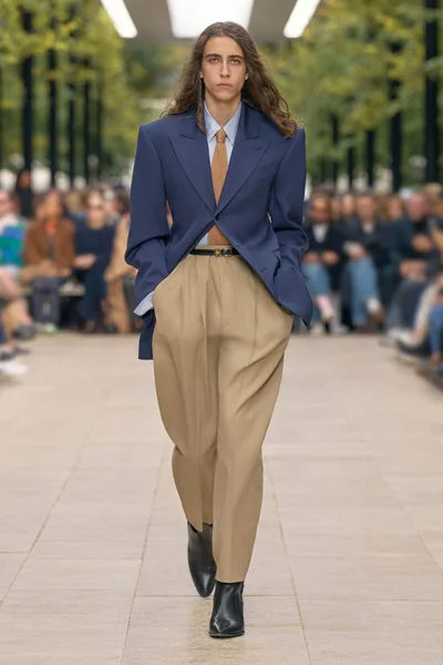 Look 18
